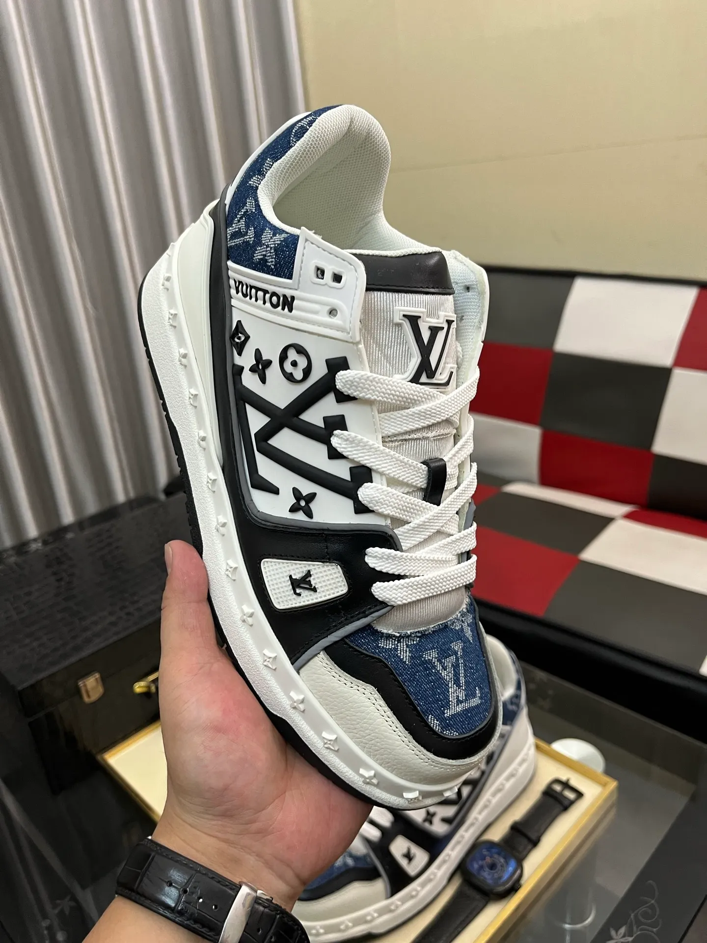 Men's men's shoes 💰620⌚️⌚️ Comes with full packaging "Loui* Vuitto*" LV's new Gaobang sports and casual shoes. Imported first-layer cowhide ➕ Imported sheepskin lining is high-end and comfortable, and the original outsole is light and wear-resistant! Purely handmade, details determine quality! Size 38-442️⃣Colors available